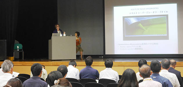 La isla japonesa de Shodoshima acoge un seminario para mejorar la calidad de su aceite de oliva