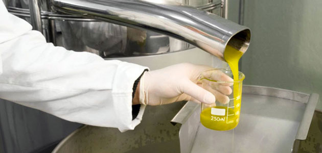 JA Tello desarrolla un nuevo método para analizar melamina y ciromazina en aceite de oliva
