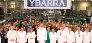 Felipe VI inaugura la nueva fábrica de Ybarra