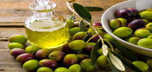 El Parlamento andaluz aprueba una iniciativa con medidas para apoyar la exportación del aceite de oliva 