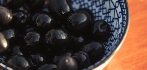 Investigadores de la UEx trabajan en un nuevo sistema de envasado que busca reducir la sal y los conservantes en las aceitunas