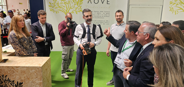 Agrimate: gafas de realidad virtual y un exoesqueleto para la poda del olivar