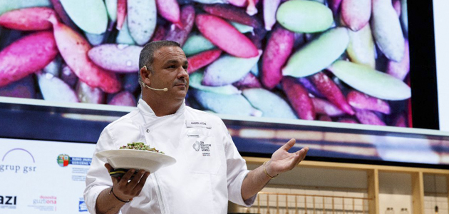 El chef Ángel León completa su aperitivo perfecto con las aceitunas marinas