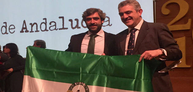 Cristóbal Lovera, la cooperativa Los Remedios, Oleícola San Francisco y Caja Rural de Jaén reciben la Bandera de Andalucía