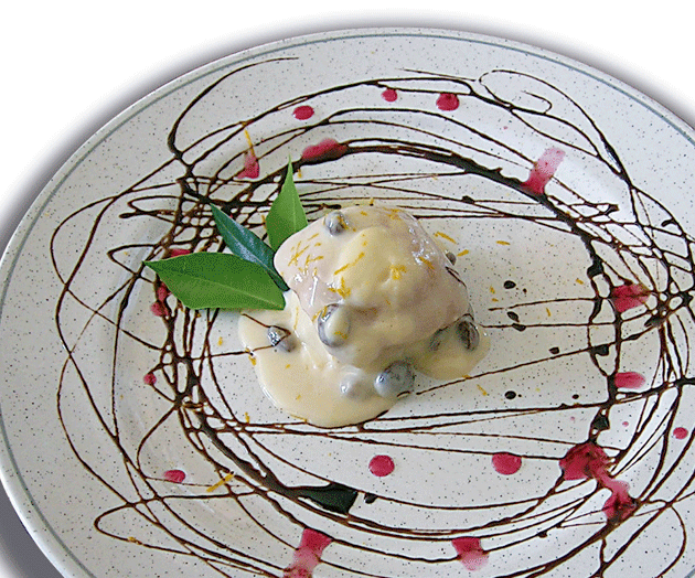 Bizcocho de oliva virgen extra con crema de naranja amarga y pasas