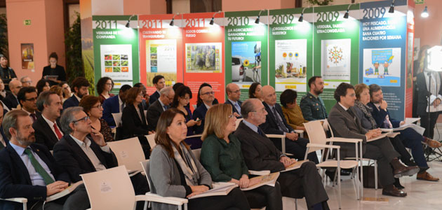 El aceite de oliva, entre los protagonistas de una exposición de carteles de campañas publicitarias del MAPA