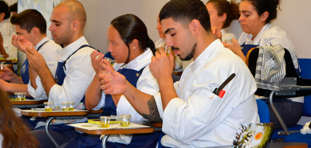 Los futuros cocineros de Madrid conocen las cualidades y usos del AOVE con DOP Montes de Toledo