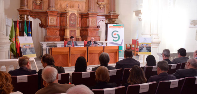 El CES de Jaén recomienda implementar políticas que impulsen la competitividad de las empresas oleícolas fomentando la bioeconomía circular