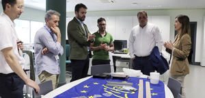 El portavoz de la Comisión de Agricultura del Congreso conoce los biocomposites desarrollados a partir de poda de olivar en el proyecto LIFE Comp0live