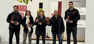 Jugadores del Fundación CB Granada visitan la sede de la DOP Montes de Granada y la cooperativa Conde de Benalúa