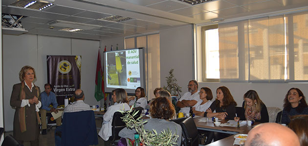 Cooperativas Agro-alimentarias de Granada, la DOP Montes de Granada y la UGC Prevención, Promoción y Vigilancia de la Salud de Granada organizan un taller sobre el AOVE