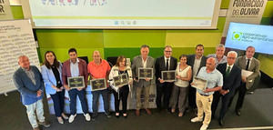 Cooperativas Agro-alimentarias de Jaén aborda los retos del sector y entrega sus Insignias de Oro