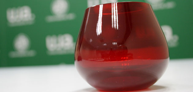 El COI certifica la copa roja para la cata de aceite de oliva