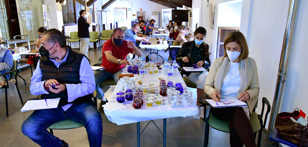 Éxito de participación del Curso de Iniciación a la Cata de AOVE “Cultura y Sabor”