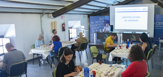El curso de iniciación a la cata de aceite de oliva virgen “cultura y sabor” celebra su XXII edición