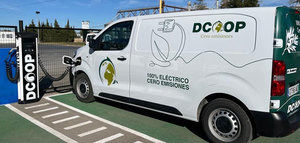 Dcoop instala ocho puntos de carga de vehículos eléctricos