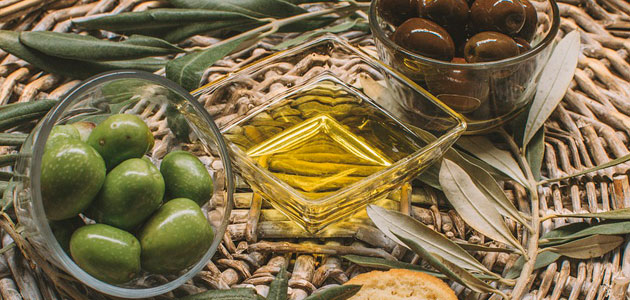 The Mediterranean Diet improves liver health and is related to changes in the microbiota