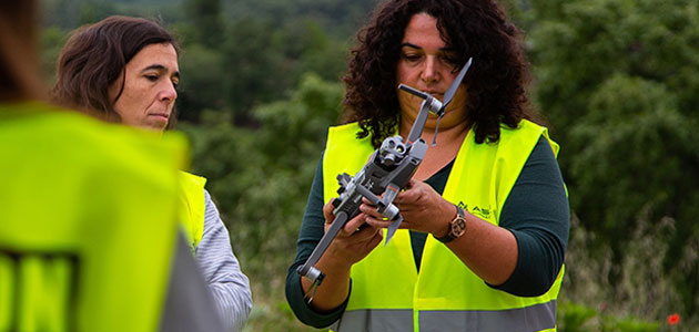 La escuela 'FADEMUR Vuela' reanuda sus cursos de pilotaje de drones para mujeres rurales