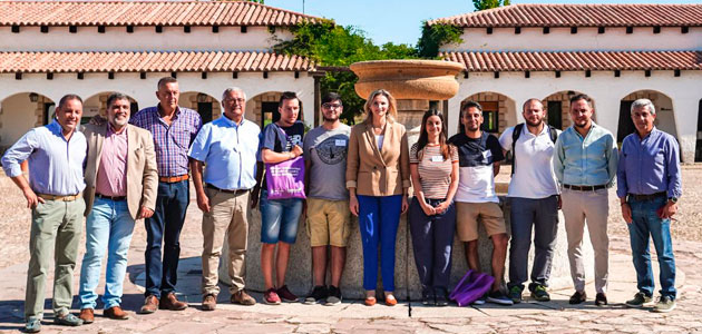 'Erasmus agrarios' de Italia y Portugal conocen el olivar madrileño