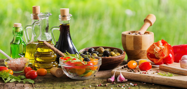 Adherence to a Mediterranean lifestyle is associated with a lower risk of death from any cause