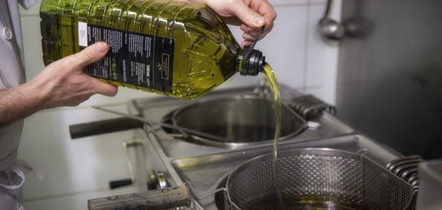 ORIVA lanza una campaña promocional en supermercados para dar a conocer el aceite de orujo de oliva