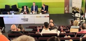 La Fundación del Olivar reúne a más de 50 expertos para abordar la armonización de paneles de cata