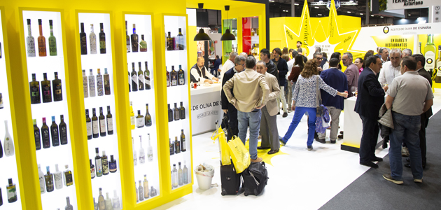 El aceite de oliva virgen extra se exhibe en el Salón de Gourmets