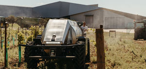 Acesur acuerda con John Deere iniciar en 2026 ensayos en sus fincas del robot agrícola autónomo GUSS