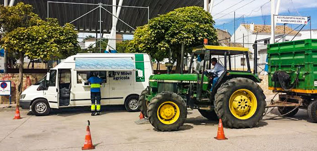 Las ITV móviles efectúan casi 8.000 inspecciones a vehículos agrícolas durante la campaña de la aceituna, un 17% más