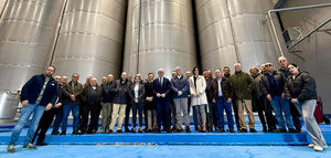 El delegado del Gobierno de la Junta de Andalucía en Jaén visita la nueva planta envasadora de Jaencoop