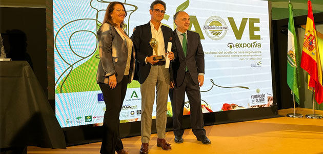 Juan A. Peñamil recibe el Premio Expoliva a la Trayectoria Profesional