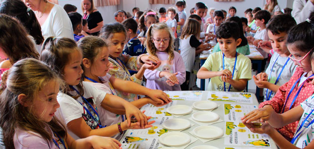 Más de 730 escolares andaluces participan en los talleres 'Sabor a aceite de oliva'