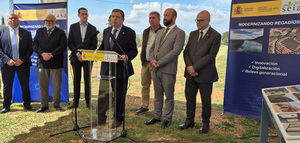 Planas traslada un mensaje de "tranquilidad" al sector del aceite de oliva frente a los aranceles de EEUU