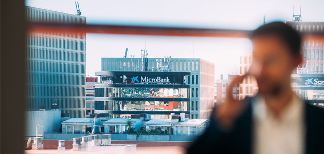 MicroBank y AgroBank lanzan un préstamo para financiar la transición energética de autónomos y microempresas del sector agrario