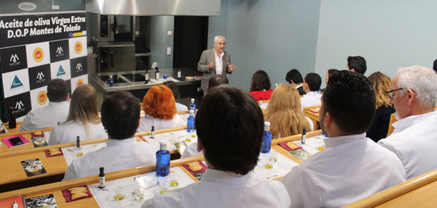 El AOVE de la DOP Montes de Toledo cautiva a los futuros profesionales de la gastronomía vasca