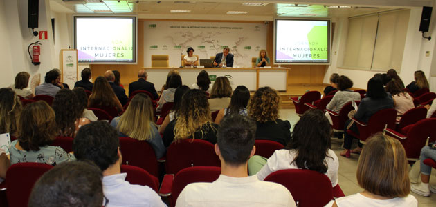 Extenda lanza el programa 'Internacionaliza Mujeres' para impulsar la participación de la mujer en el comercio internacional