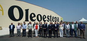 El presidente de la Junta de Andalucía visita las instalaciones de Oleoestepa