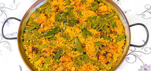 El aceite de oliva, uno de los diez ingredientes estrella de la auténtica paella valenciana