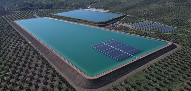 Castillo de Canena inaugura una nueva planta fotovoltaica flotante