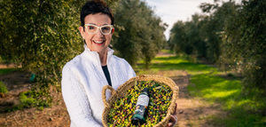 La chef Carme Ruscalleda y Mestral presentan la edición limitada del AOVE Selección Carme Ruscalleda