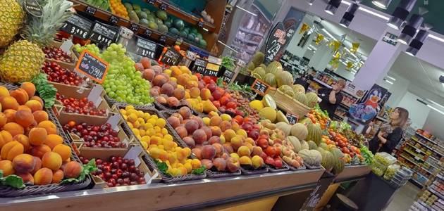 Idiomas, horarios y surtido: el supermercado se adapta al perfil del turista extranjero