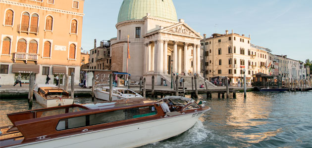 Los 'vaporettos' venecianos navegarán con aceite de cocina usado como combustible