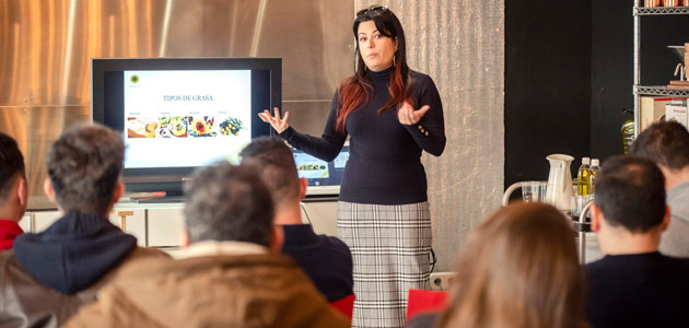 Un curso de cata para conocer los AOVEs de Aceites Yllanes Marini